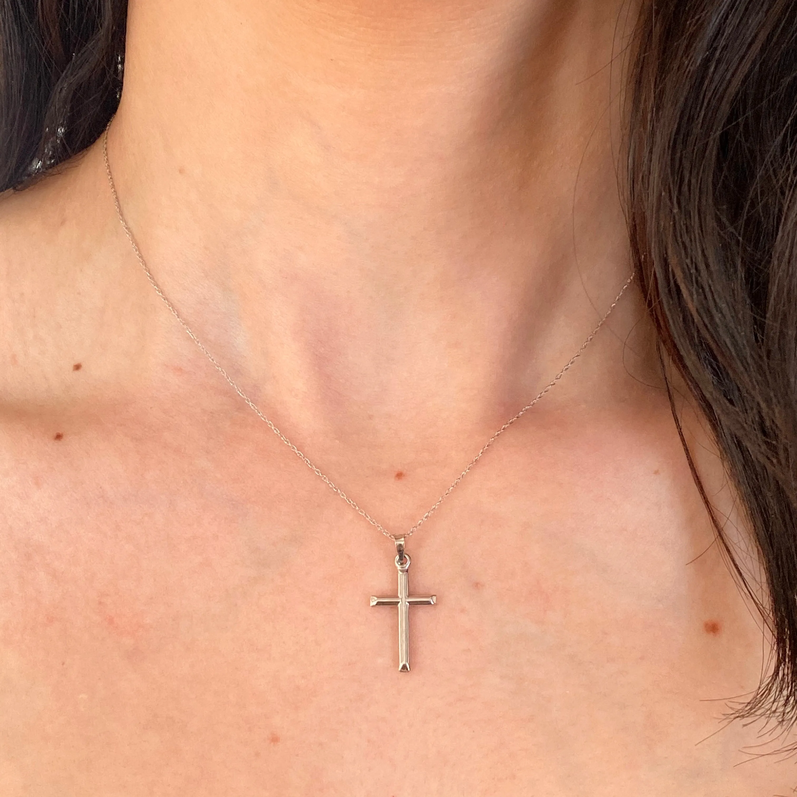 10KT White Gold Cross Plain Pendant Chain Necklace