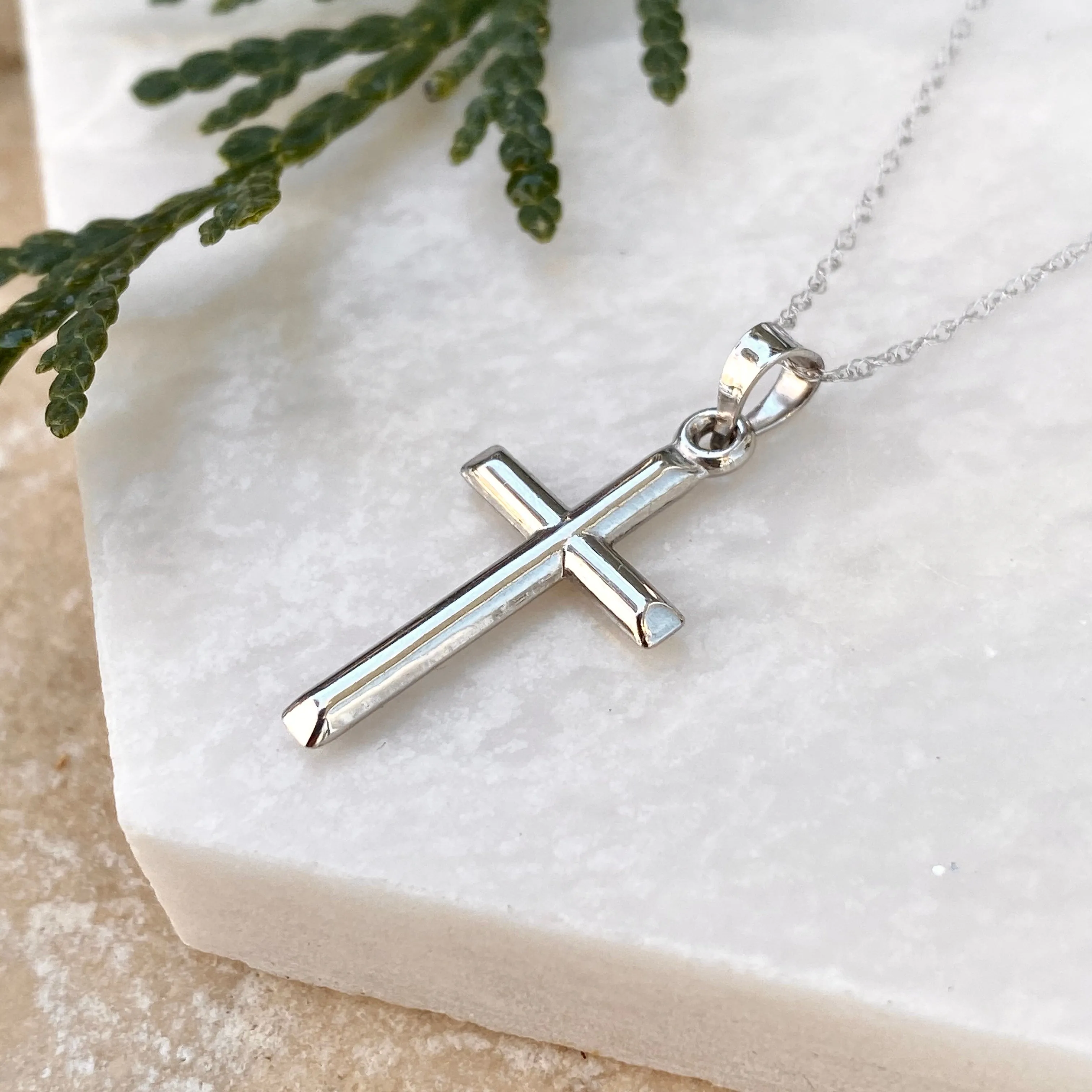 10KT White Gold Cross Plain Pendant Chain Necklace