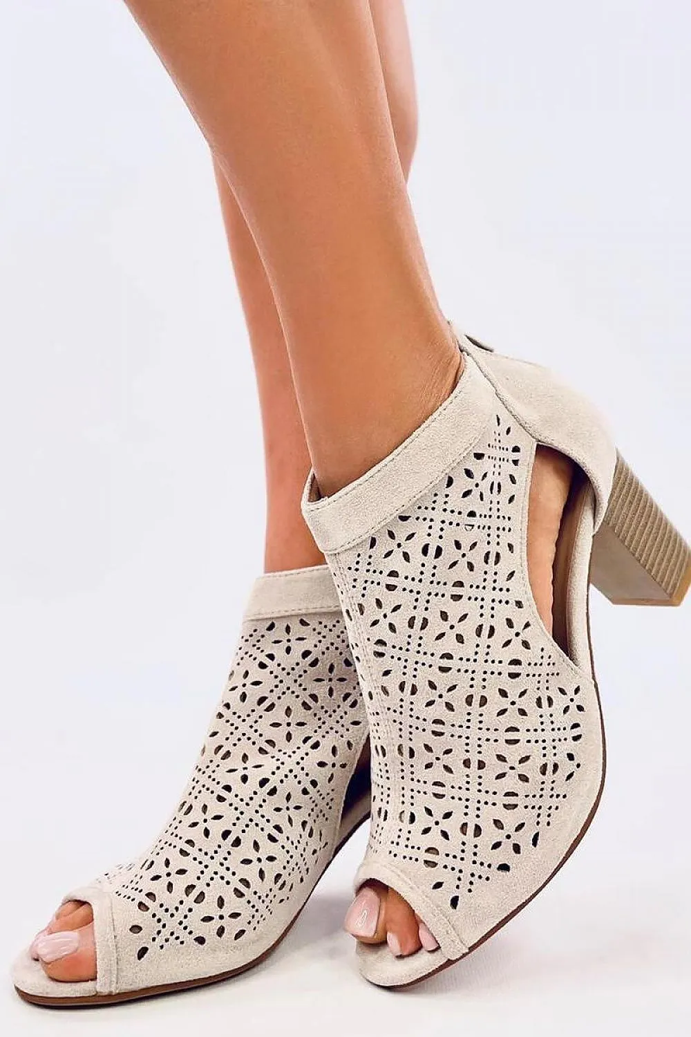 Block heel pumps