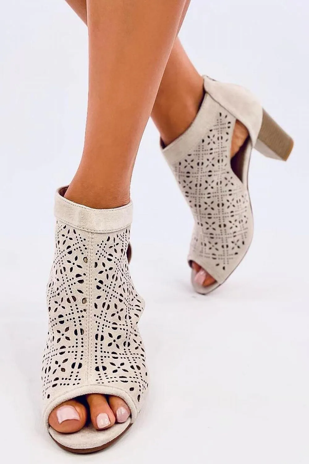 Block heel pumps