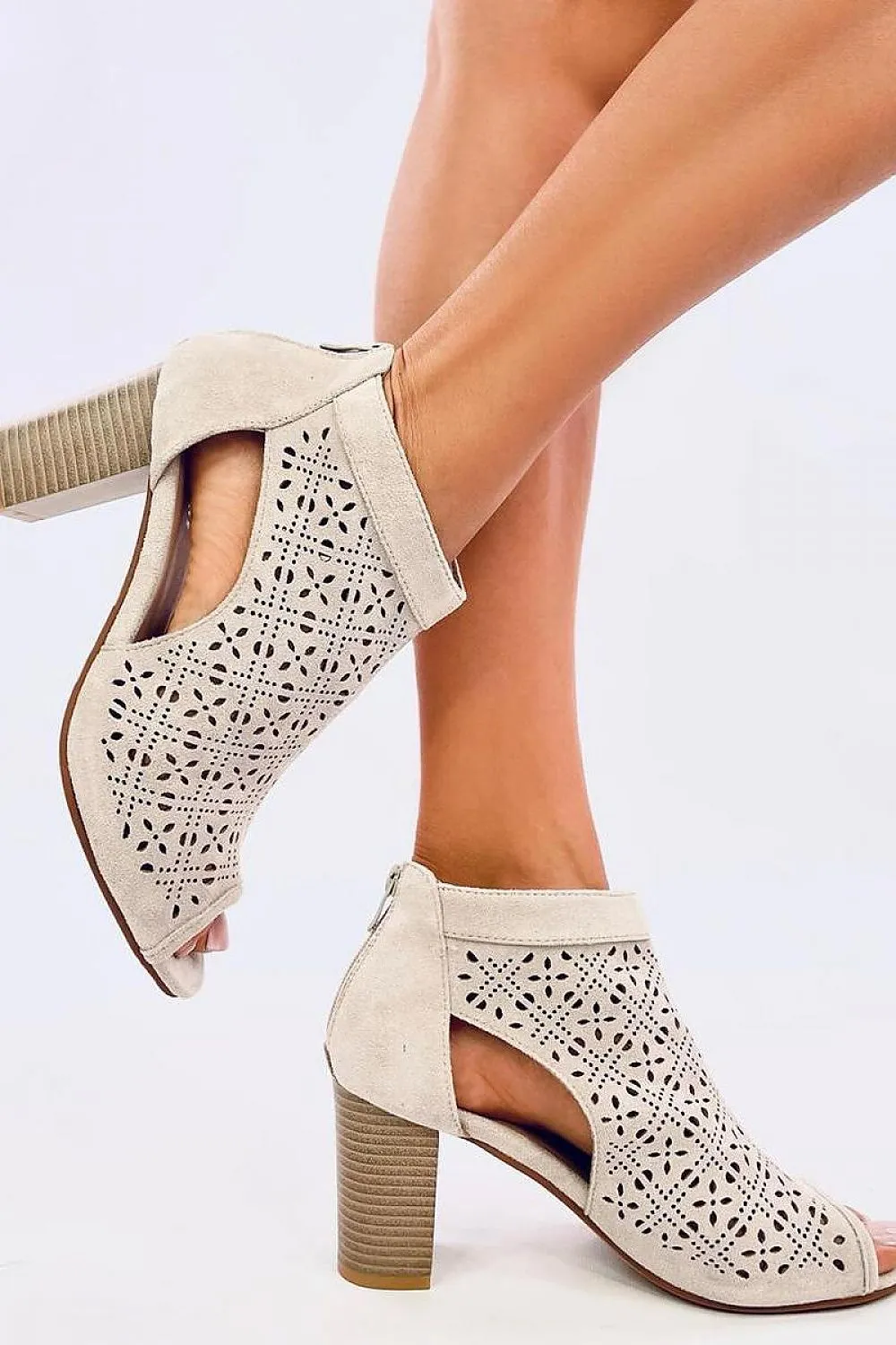 Block heel pumps
