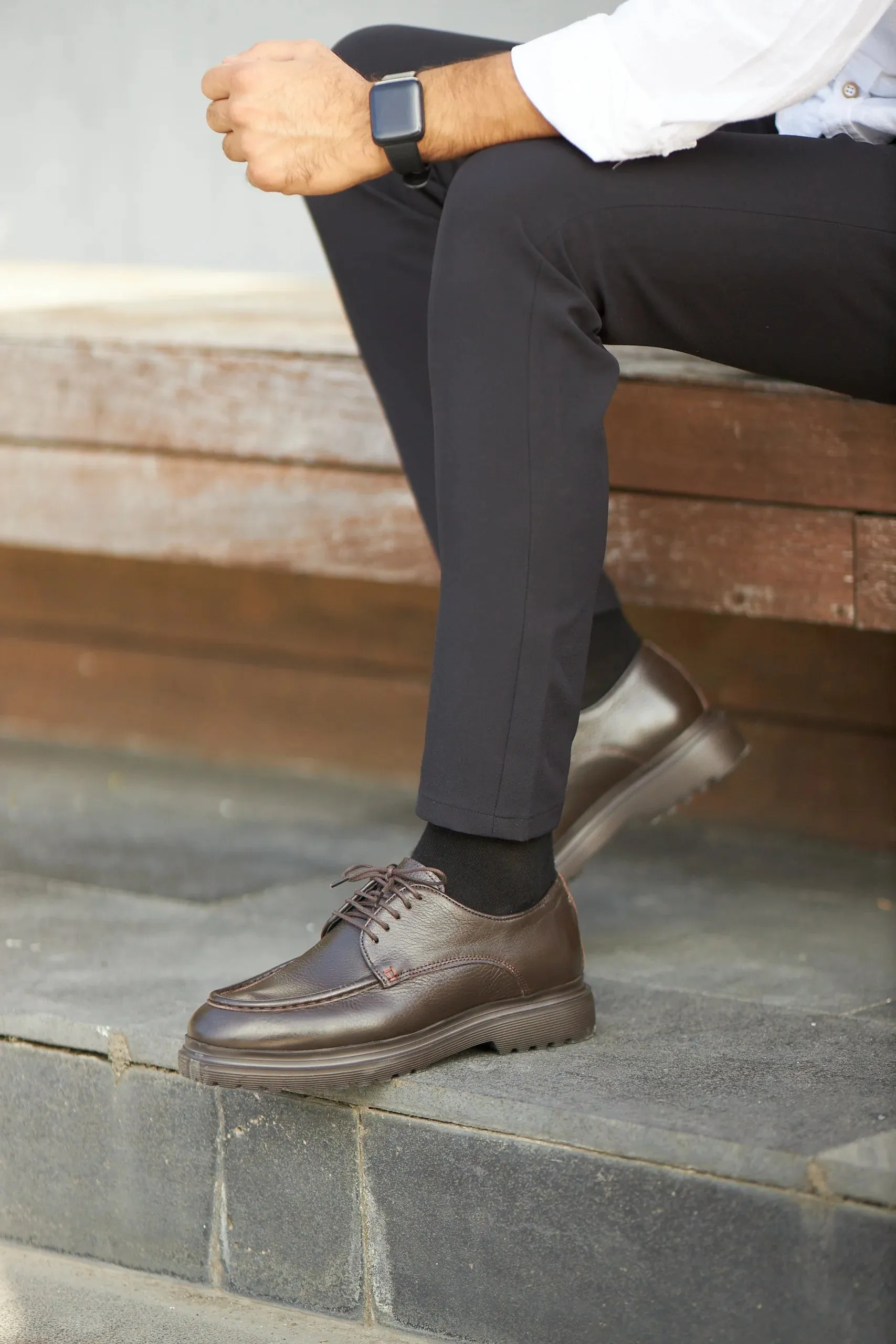 Brown Grainy Laces Shoes