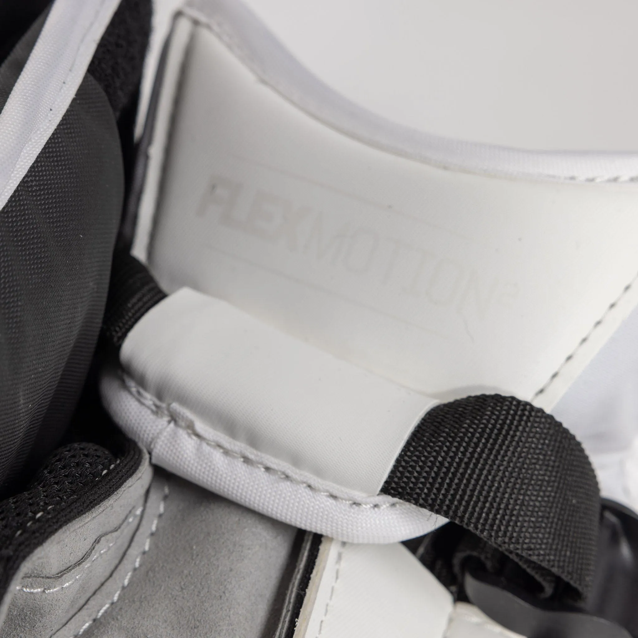 CCM Extreme Flex E6.5 Junior Goalie Blocker - Source Exclusive