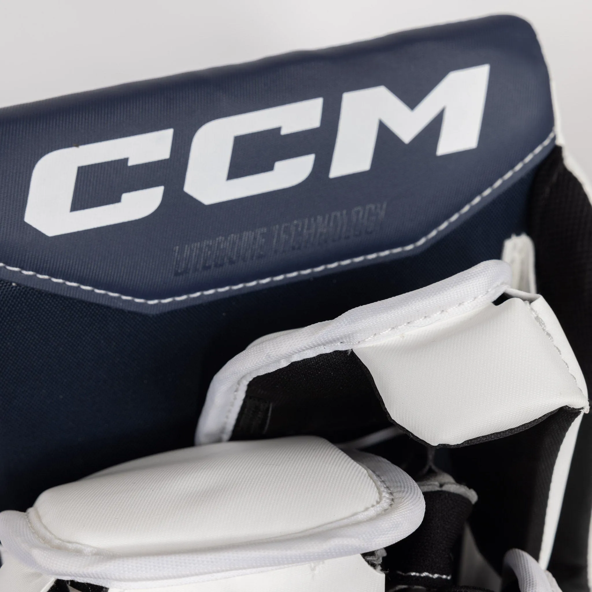 CCM Extreme Flex E6.5 Junior Goalie Blocker - Source Exclusive