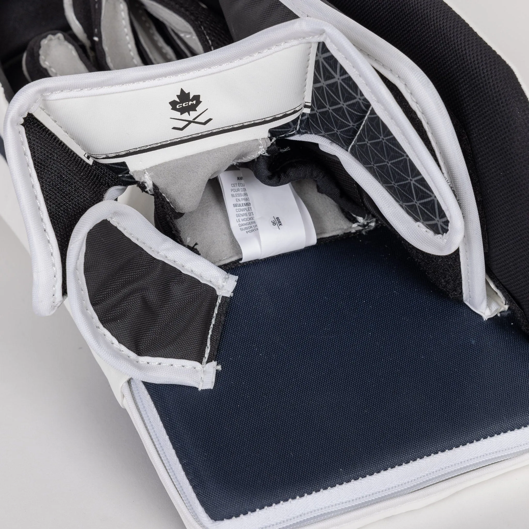CCM Extreme Flex E6.5 Junior Goalie Blocker - Source Exclusive