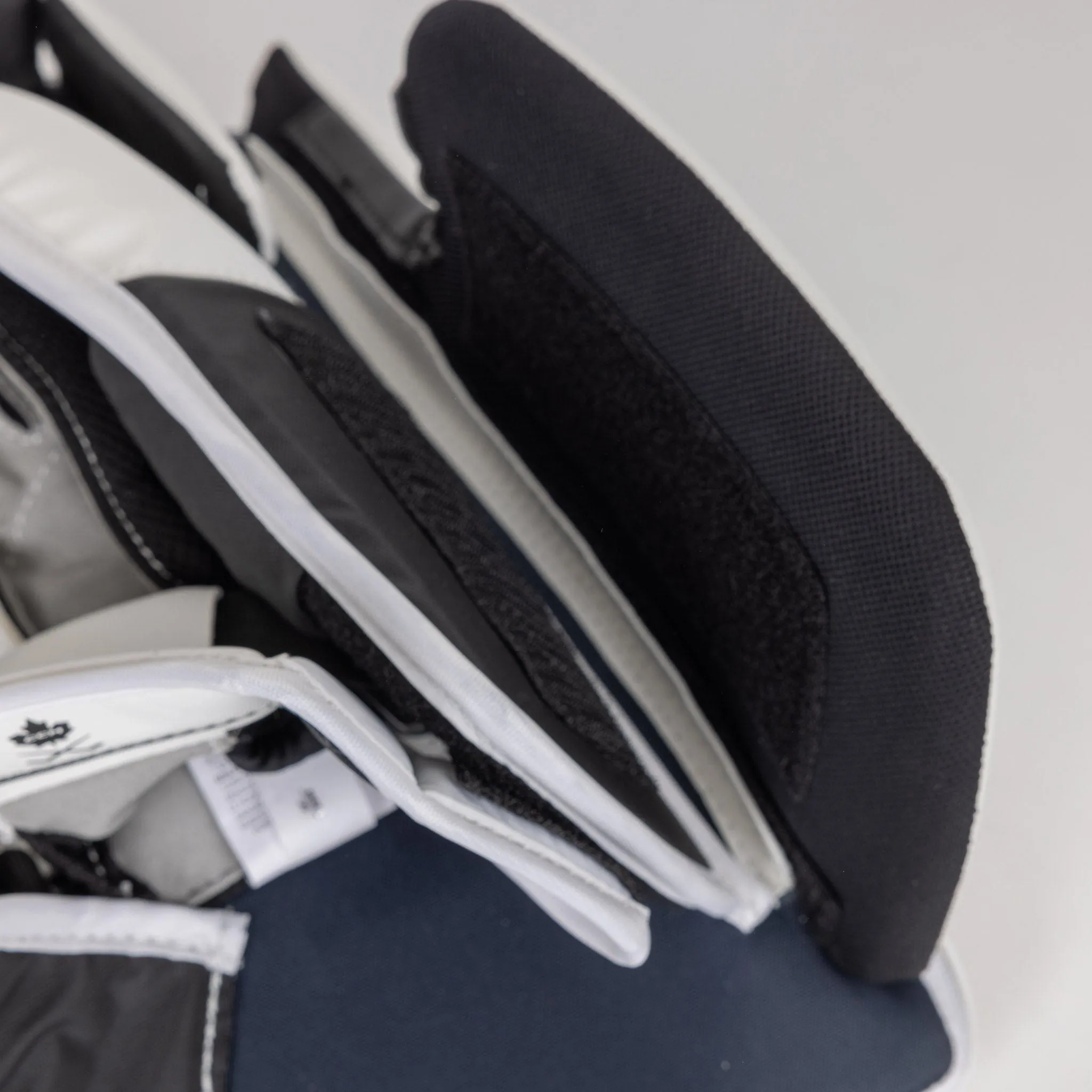 CCM Extreme Flex E6.5 Junior Goalie Blocker - Source Exclusive