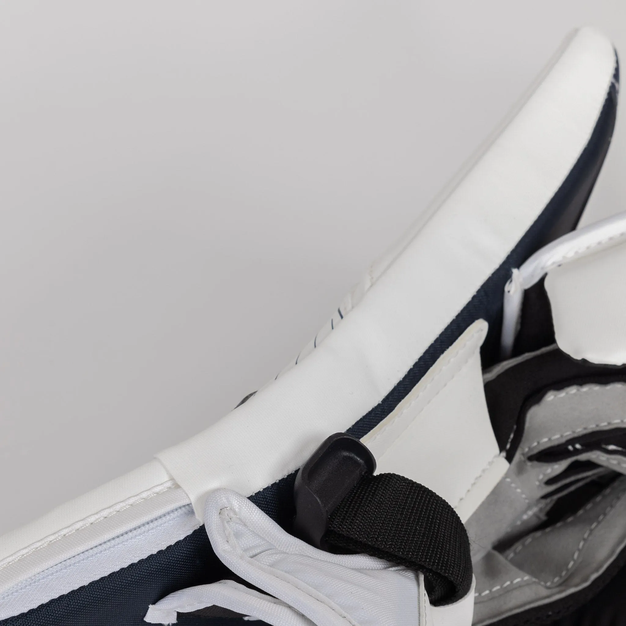 CCM Extreme Flex E6.5 Junior Goalie Blocker - Source Exclusive