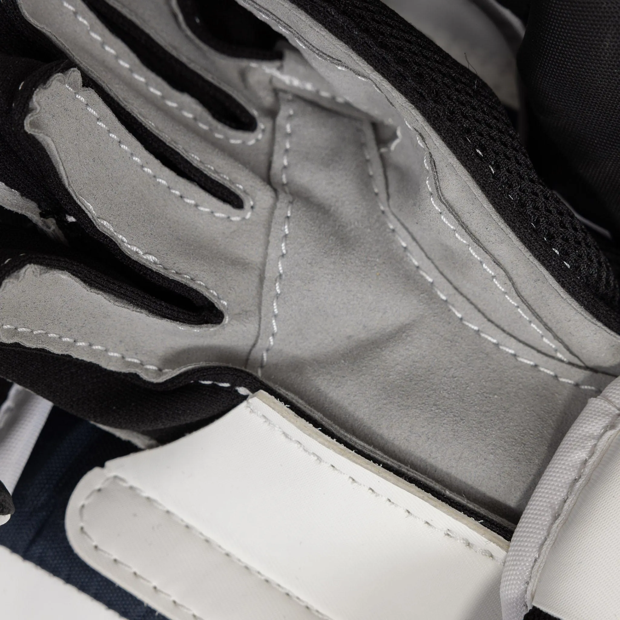 CCM Extreme Flex E6.5 Junior Goalie Blocker - Source Exclusive