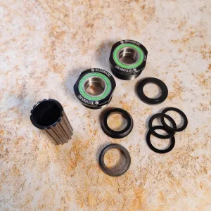 Gusset MXR Threaded Euro Sealed Bearing Bottom Bracket