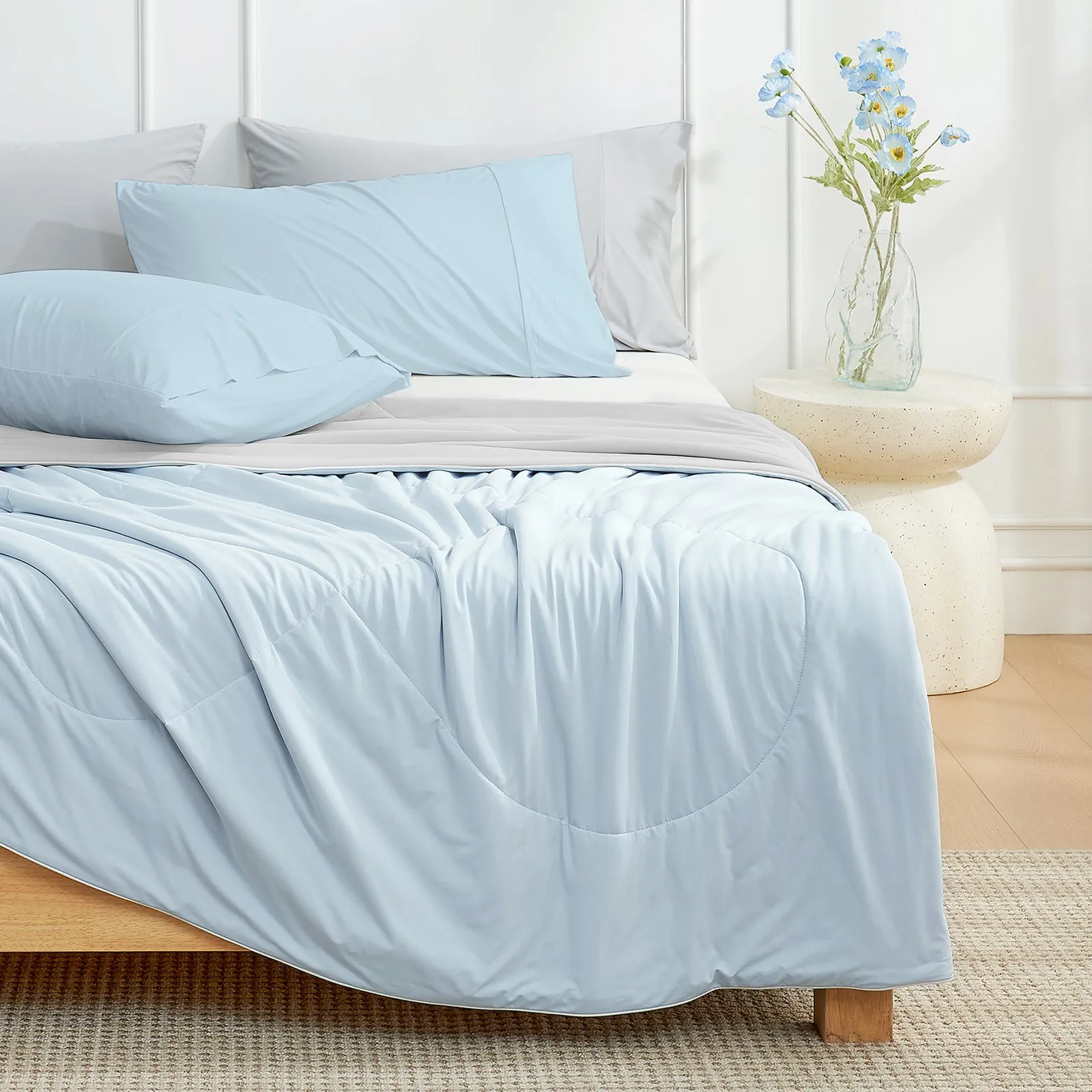 Lightweight Cooling Comforter