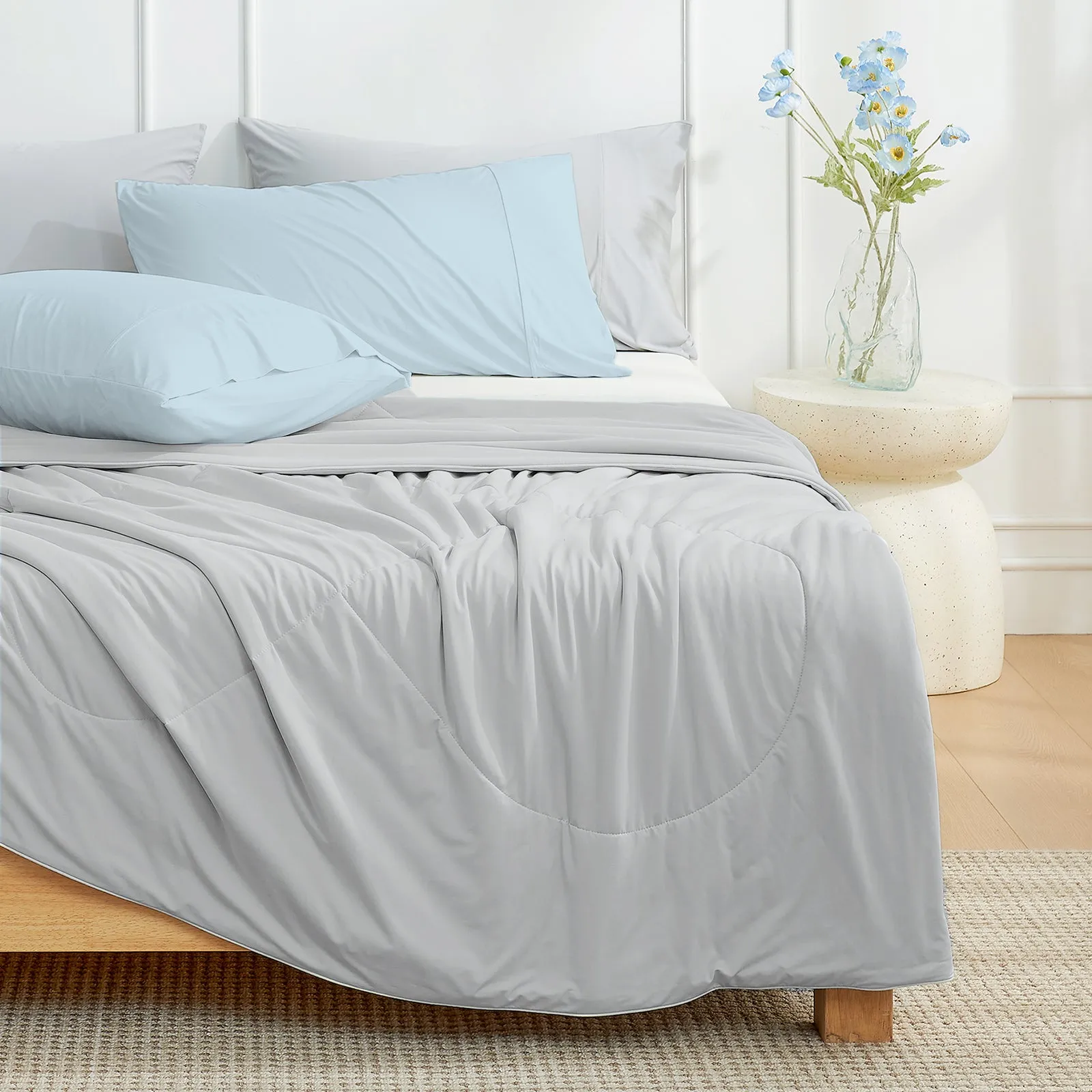 Lightweight Cooling Comforter