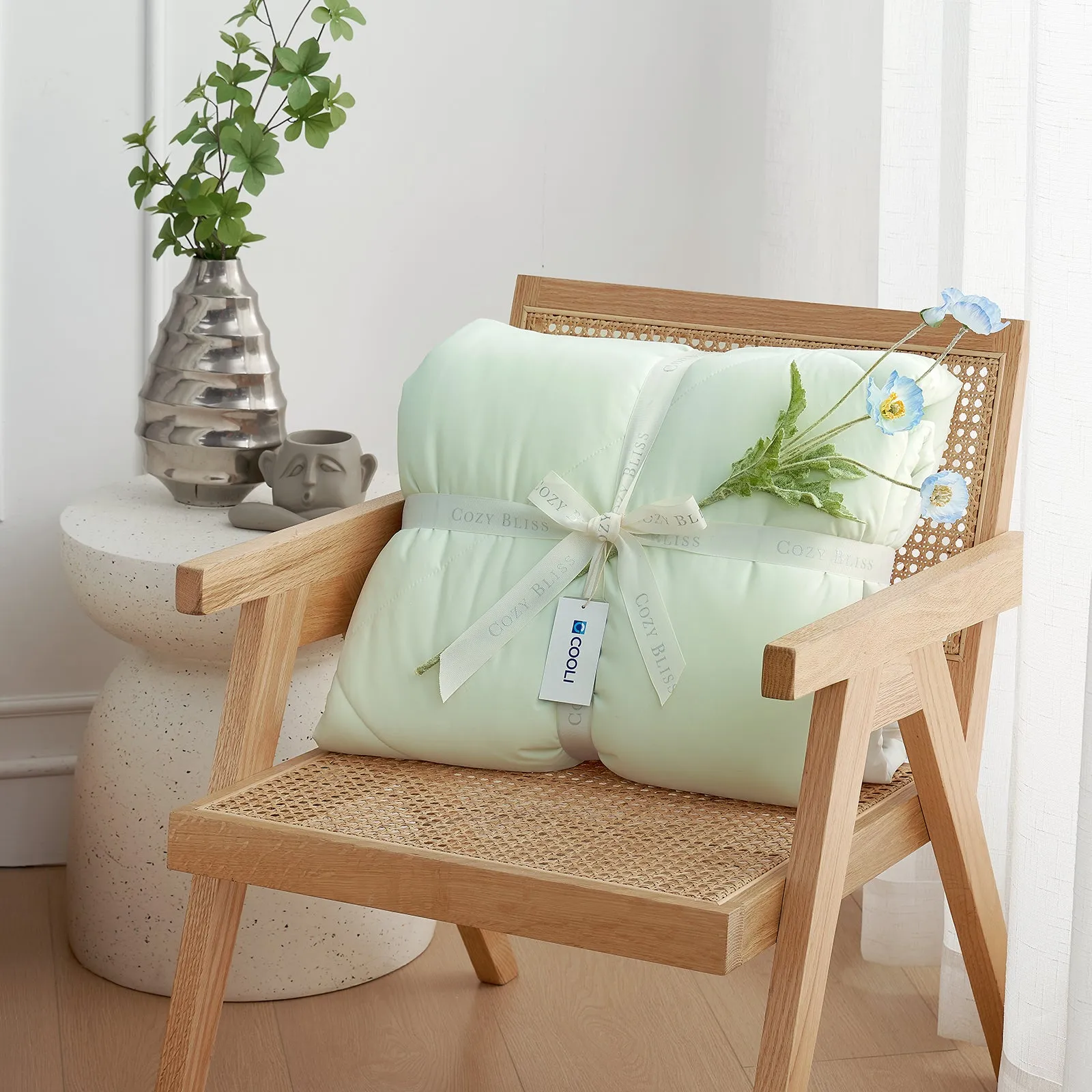 Lightweight Cooling Comforter