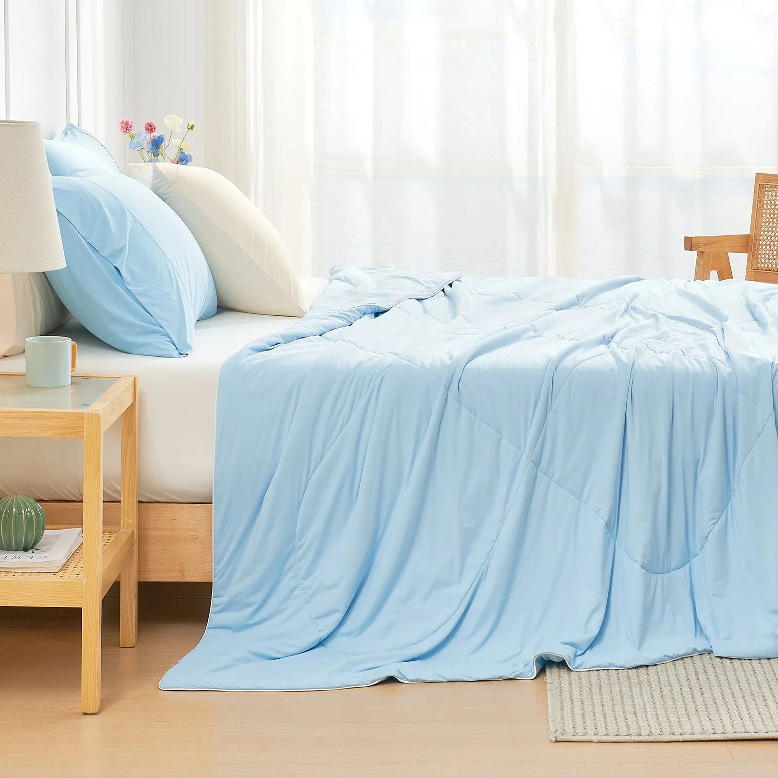 Lightweight Cooling Comforter