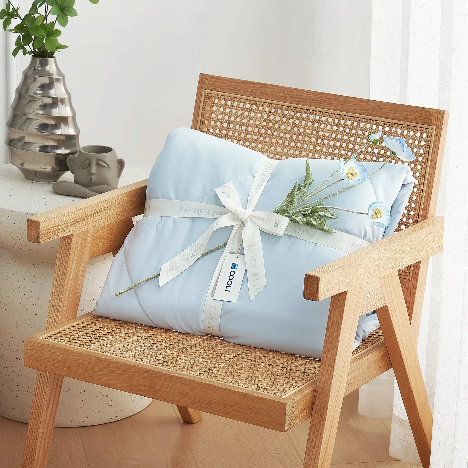 Lightweight Cooling Comforter
