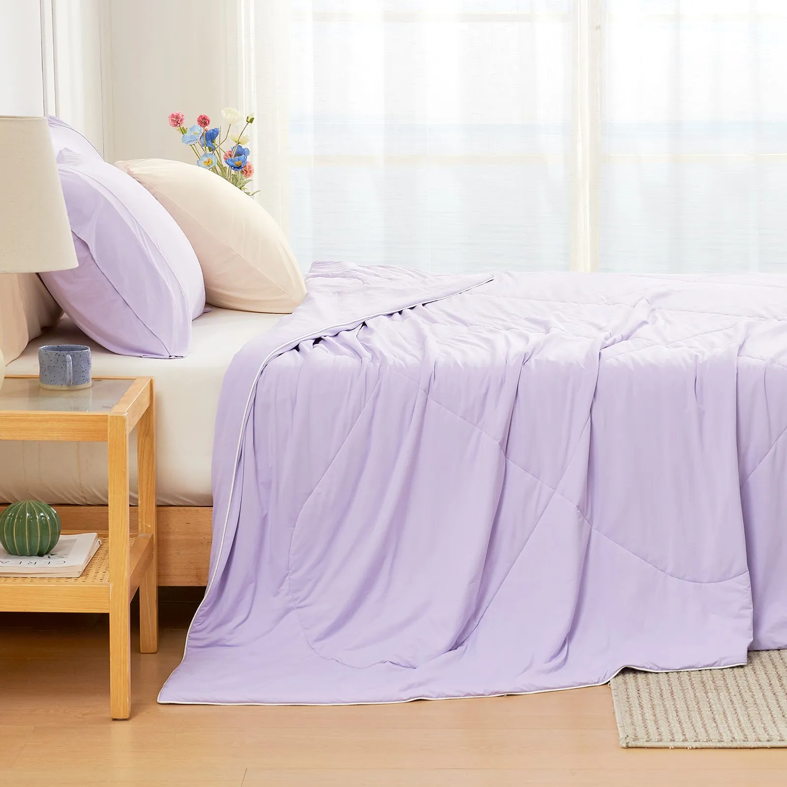 Lightweight Cooling Comforter