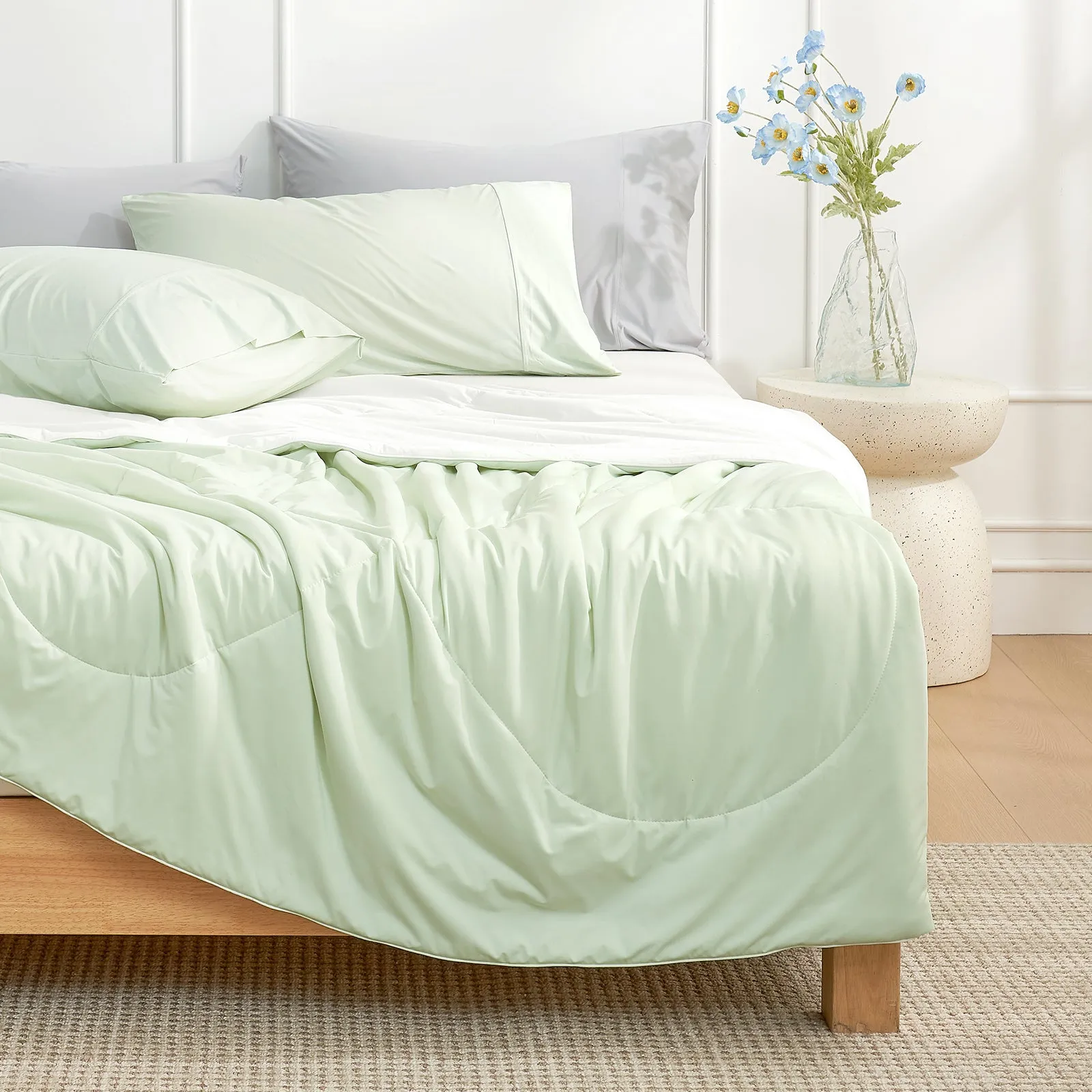 Lightweight Cooling Comforter