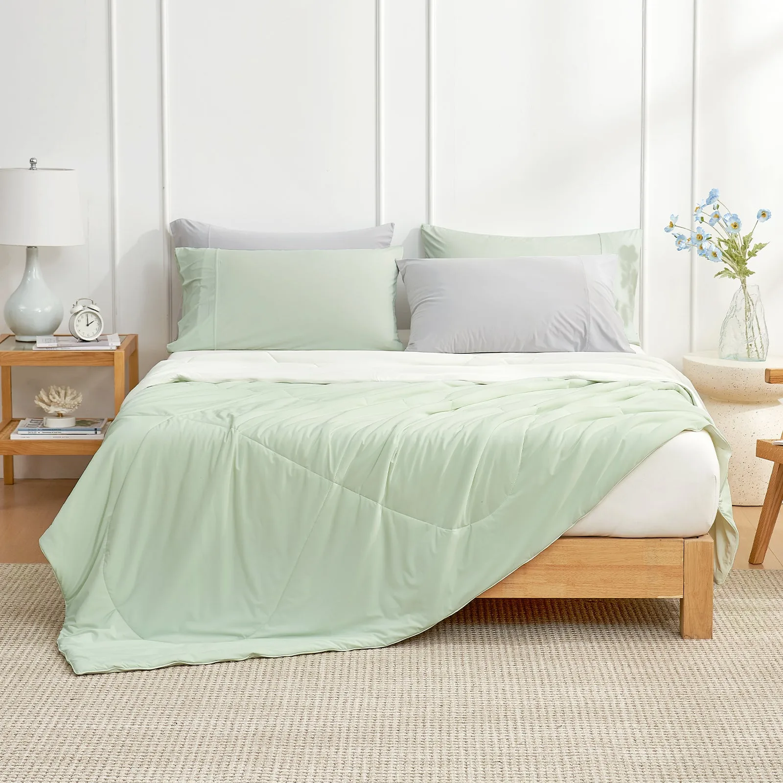 Lightweight Cooling Comforter