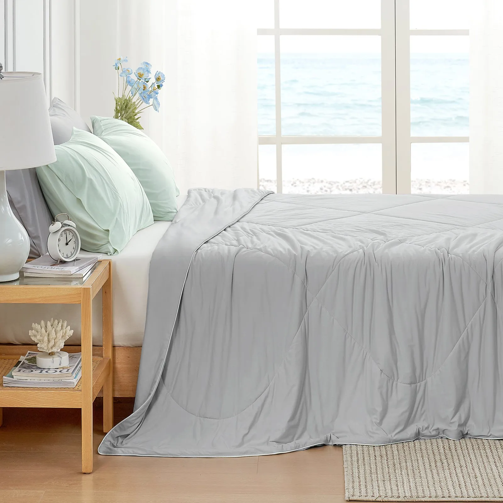 Lightweight Cooling Comforter