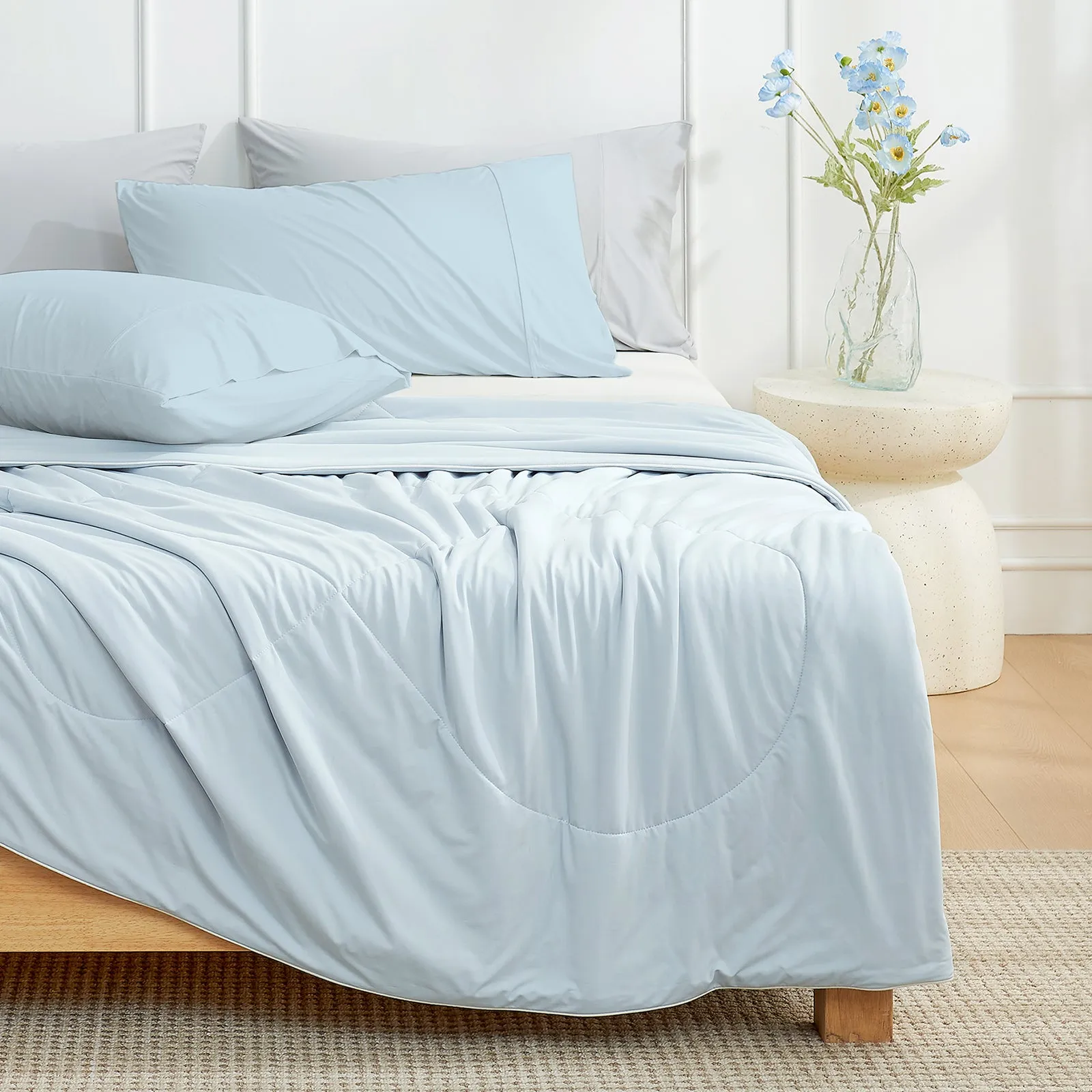 Lightweight Cooling Comforter