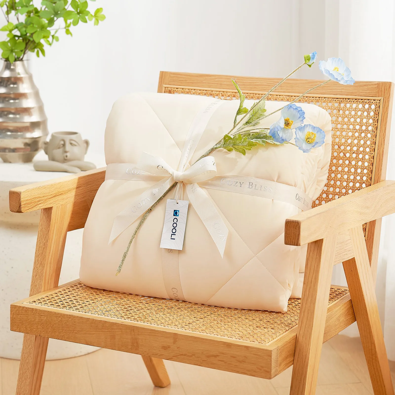 Lightweight Cooling Comforter