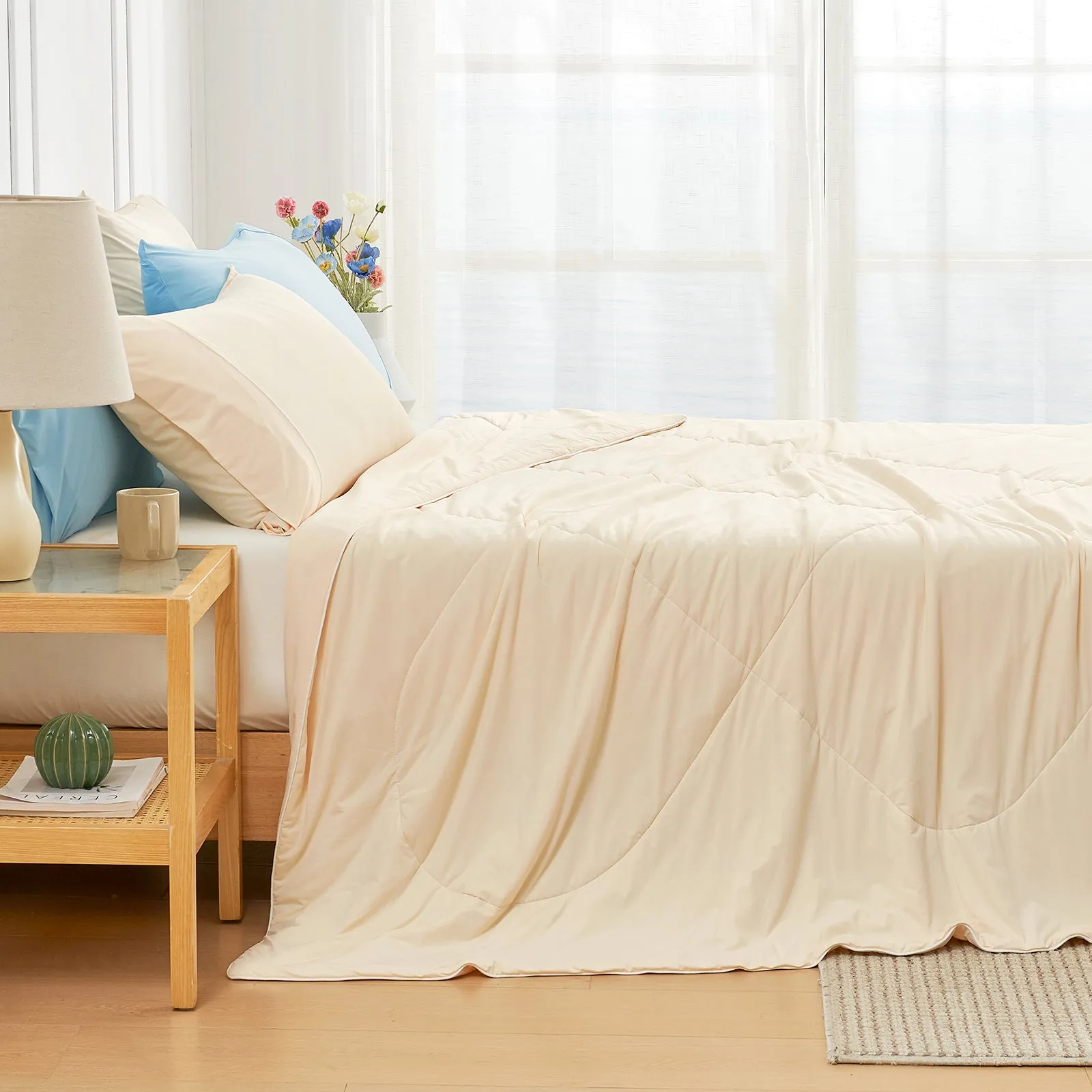 Lightweight Cooling Comforter