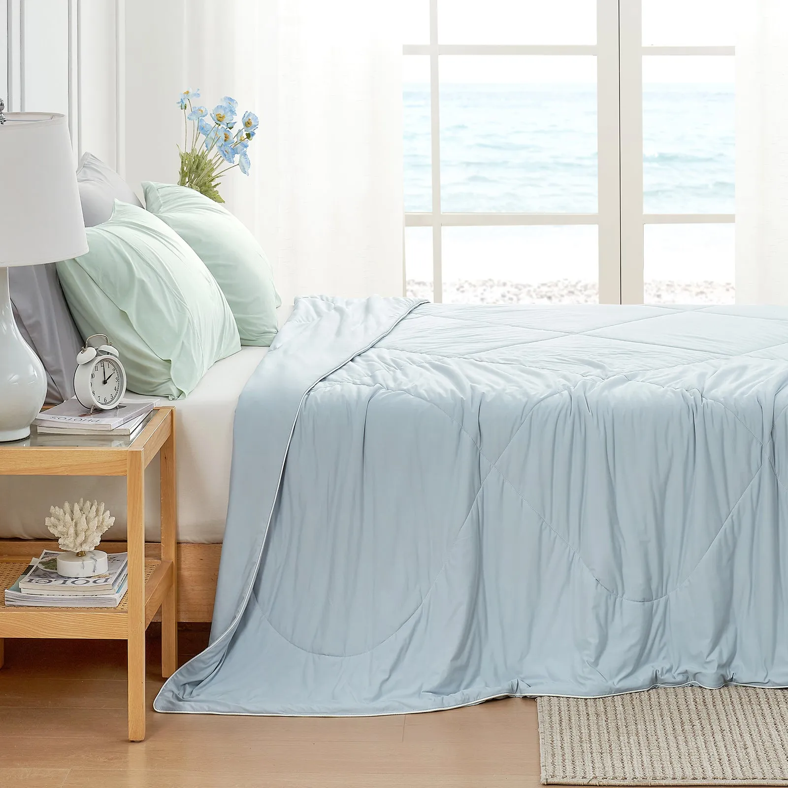 Lightweight Cooling Comforter