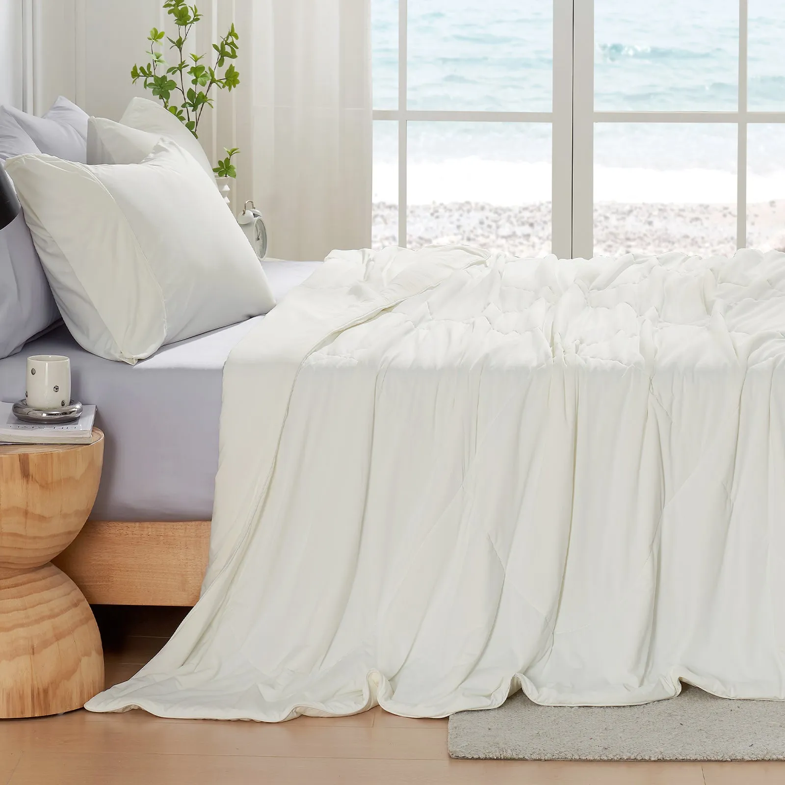 Lightweight Cooling Comforter