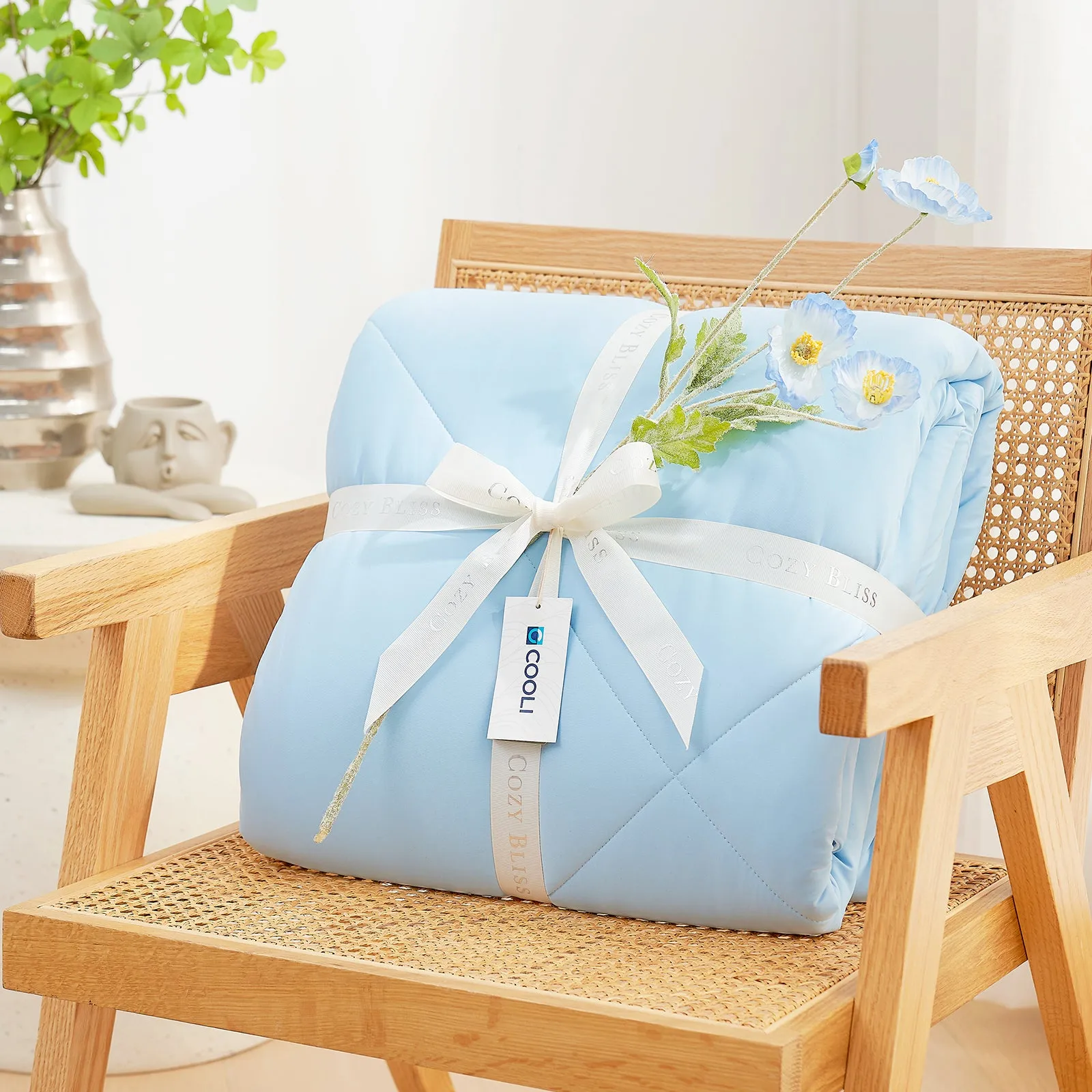 Lightweight Cooling Comforter
