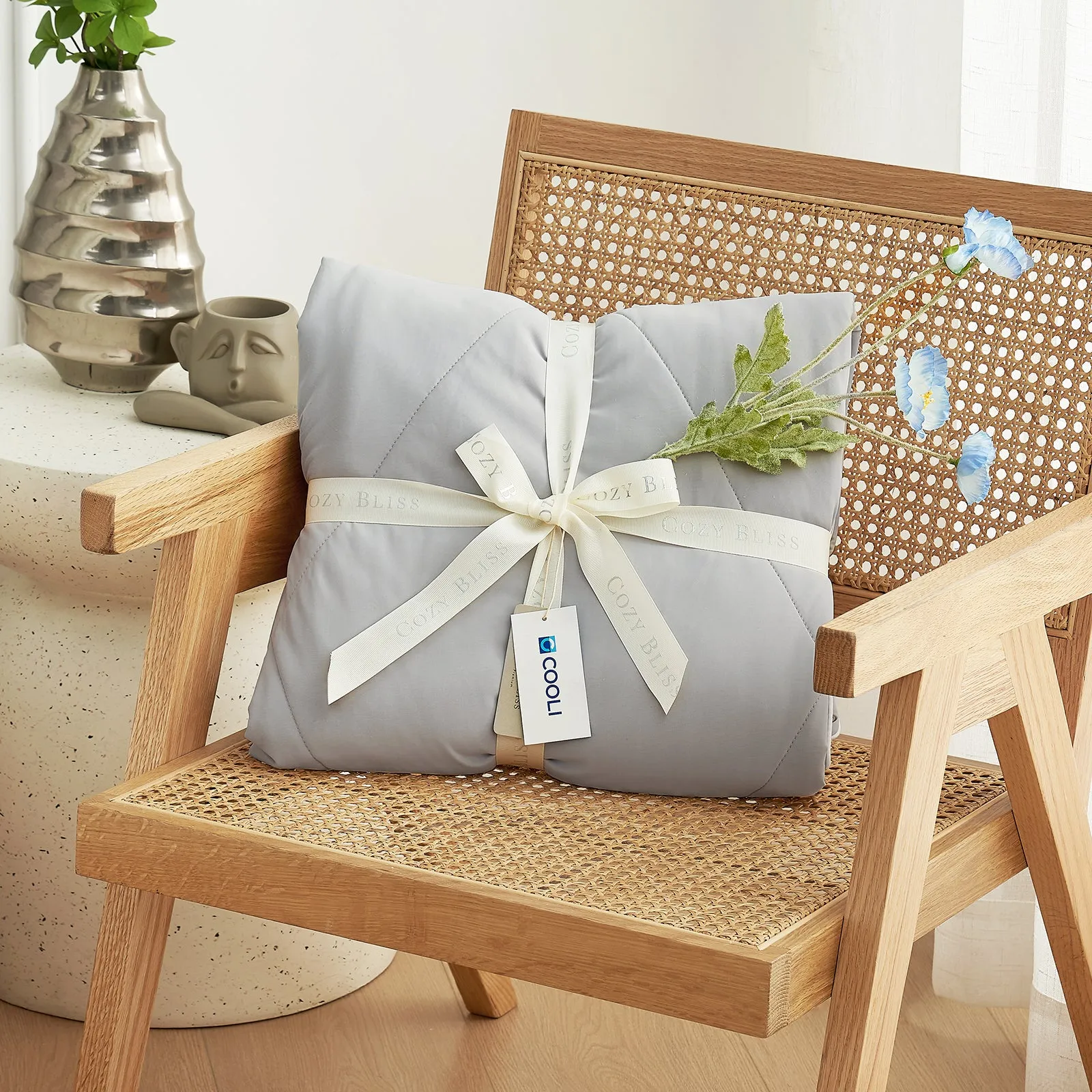 Lightweight Cooling Comforter