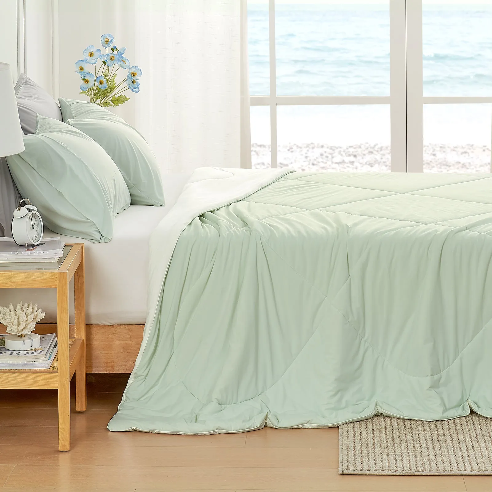 Lightweight Cooling Comforter