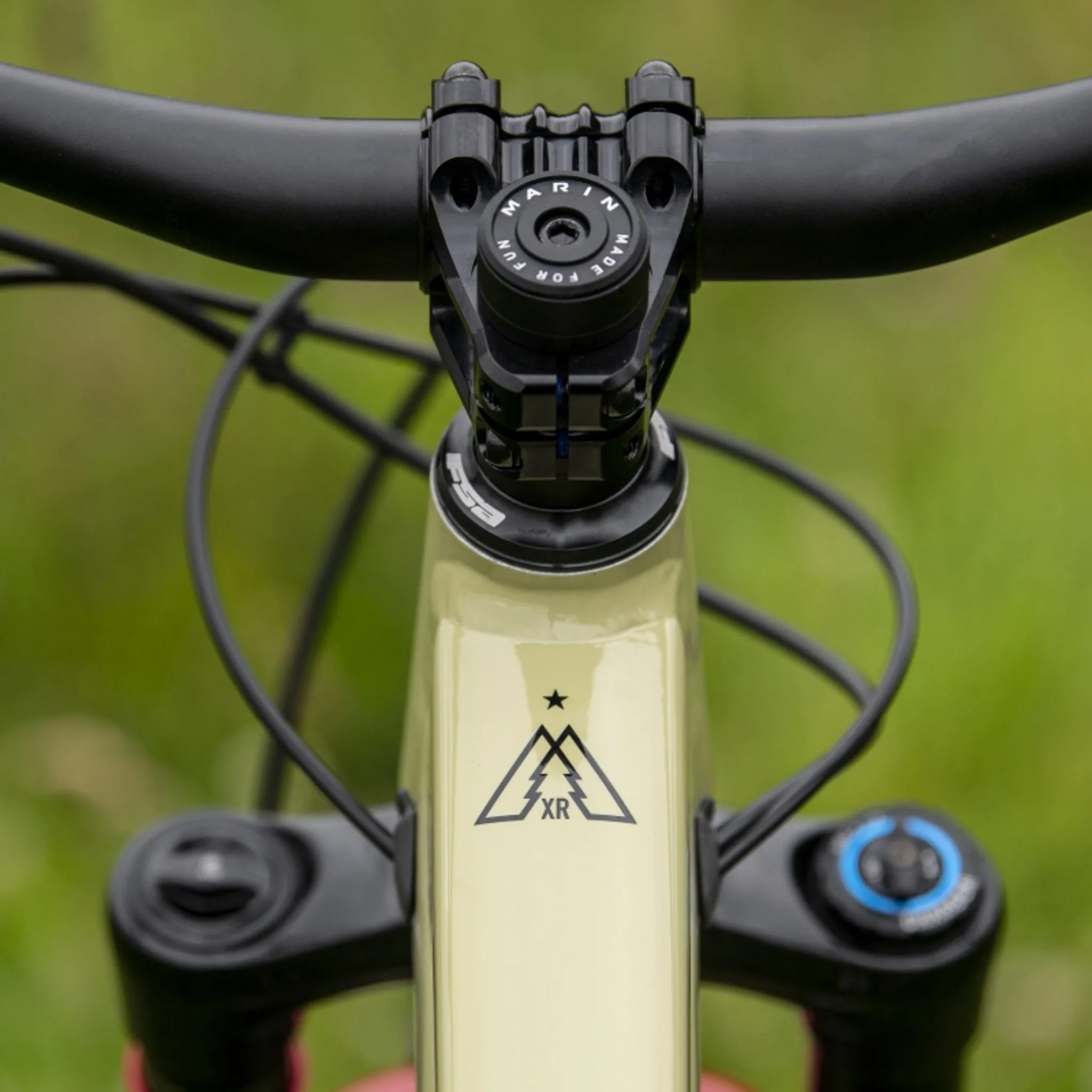 Marin Alpine Trail XR Enduro Bike Tan/Black/Red