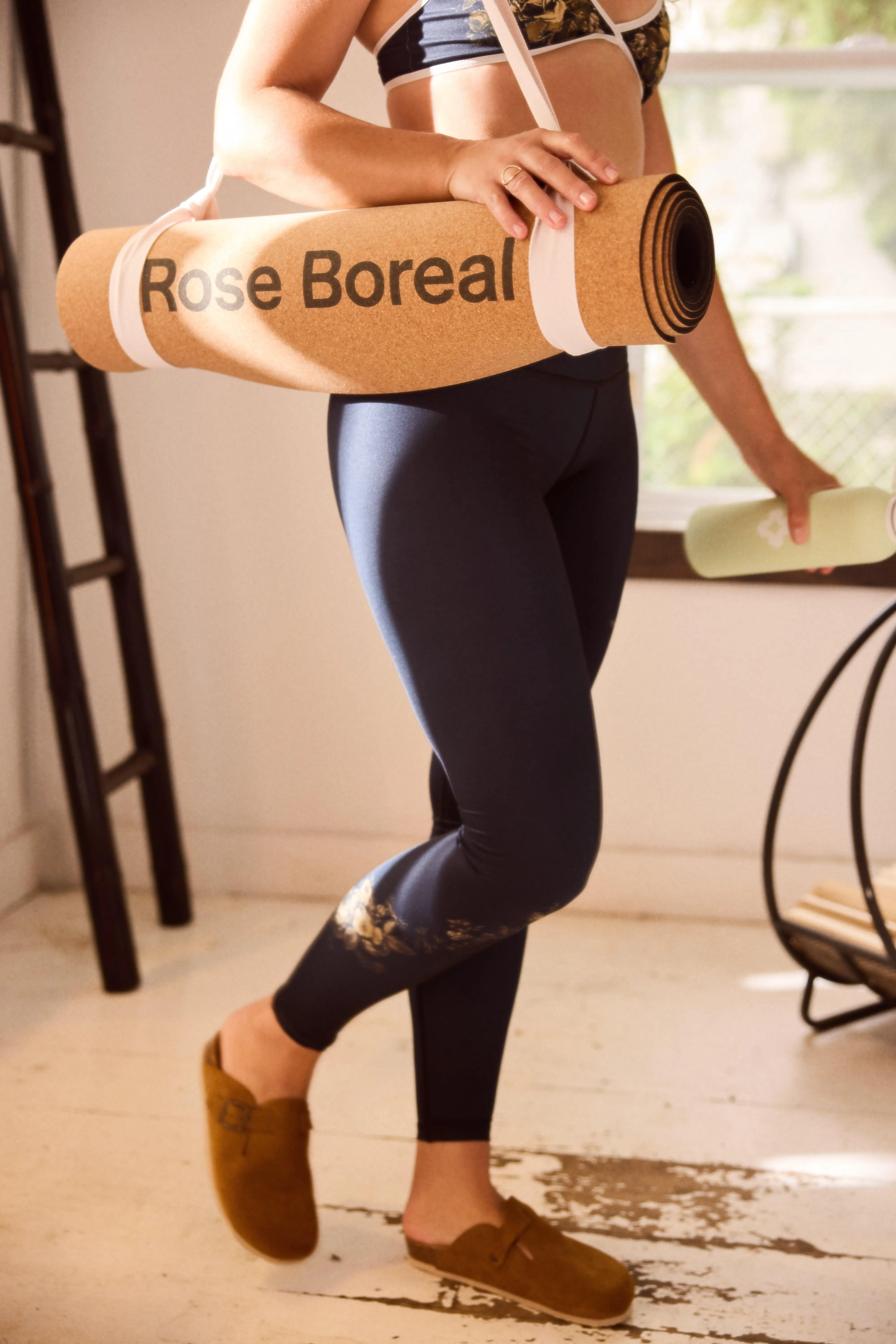 Reversible Ultralight High-Rise Legging - Charcoal English Garden