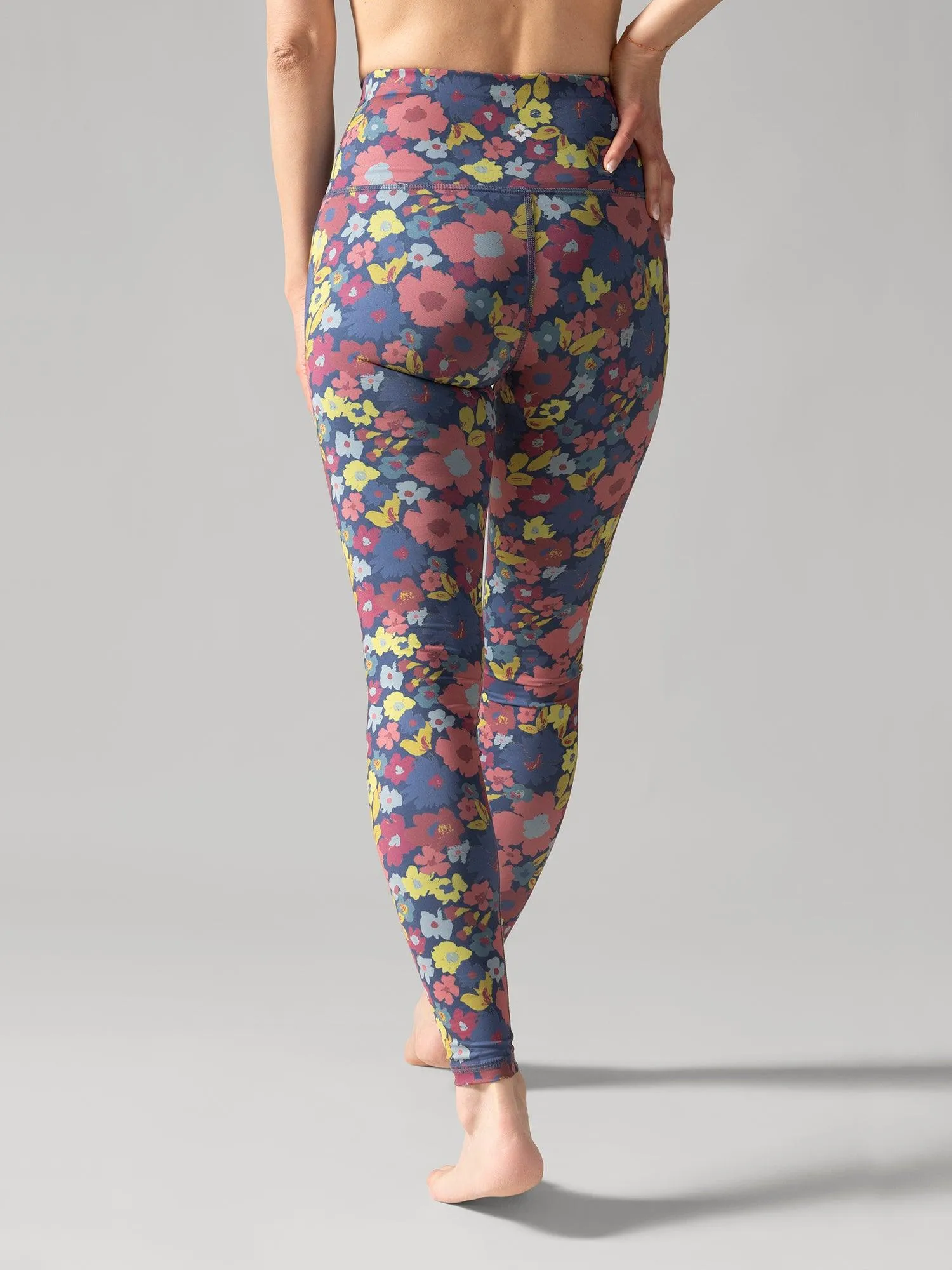 Reversible Ultralight High-Rise Legging - Groovy Meadow