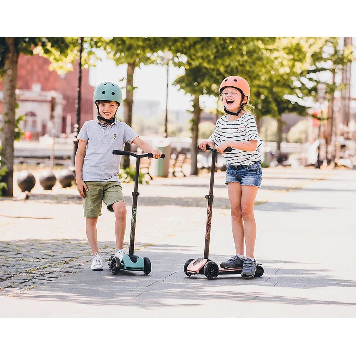Scoot & Ride Highwaykick 5 LED Kickboard