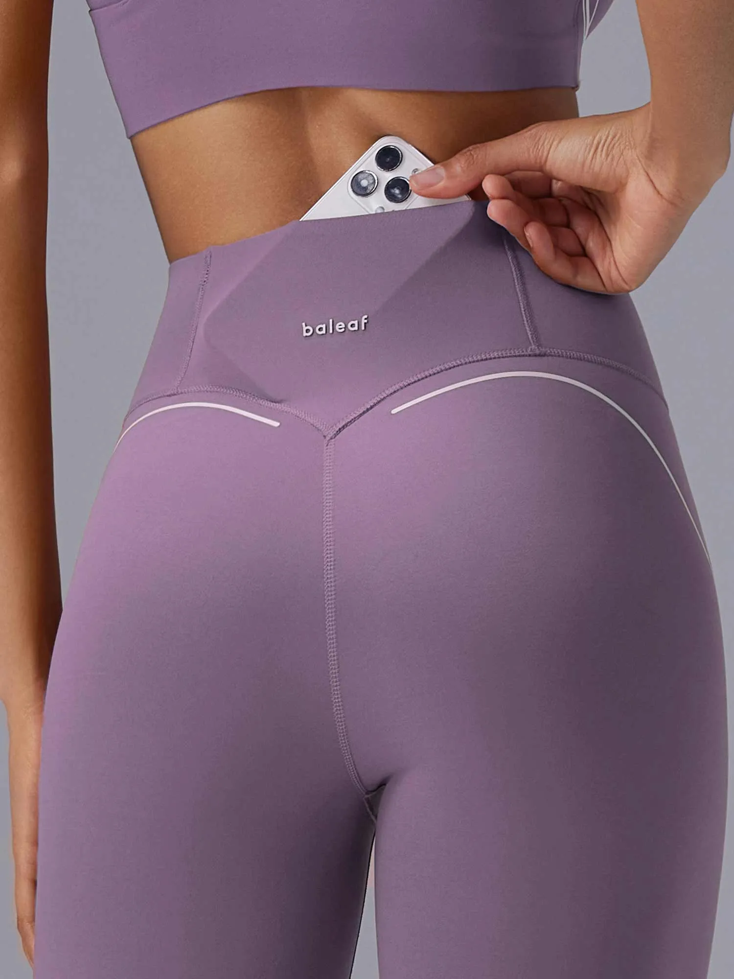 Set：Freeleaf Stripe Print Sports Bra & High Rise Leggings
