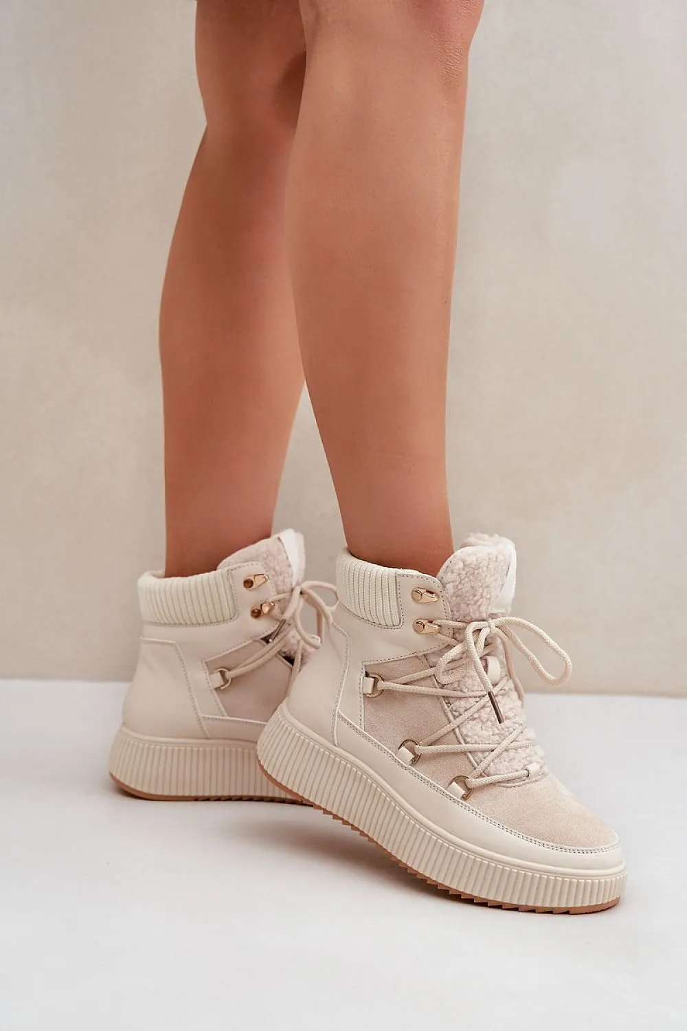 Snow boots