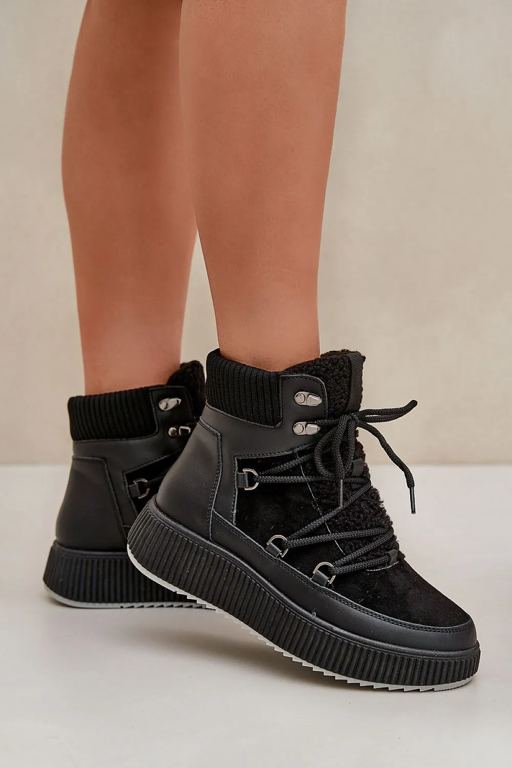 Snow boots