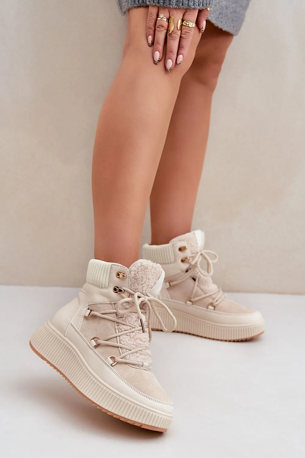 Snow boots