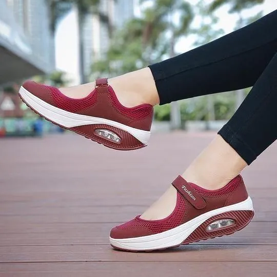 Women's stretchable breathable lightweight walking shoes